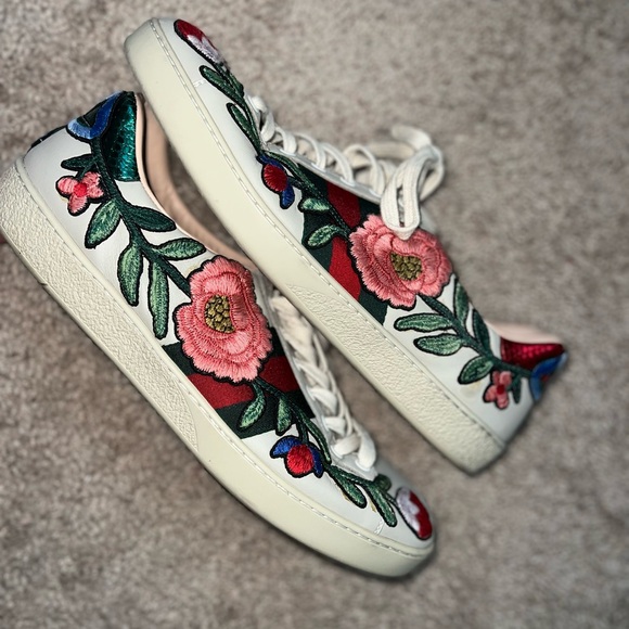 Gucci White and Red Floral Sneakers - Picture 1 of 2
